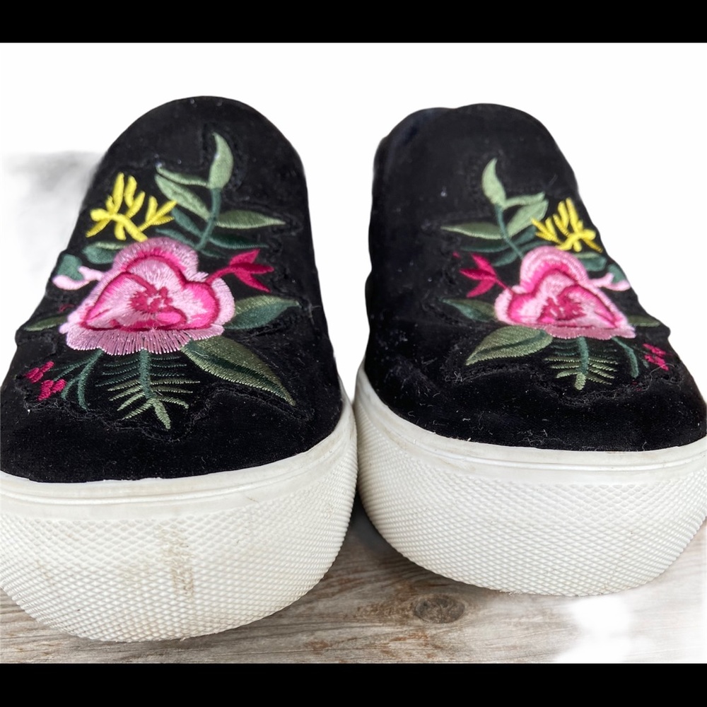 Steve Madden Garcie Slip Ons - Picture 7 of 10
